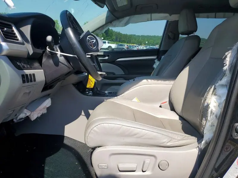2019 TOYOTA HIGHLANDER XLE  