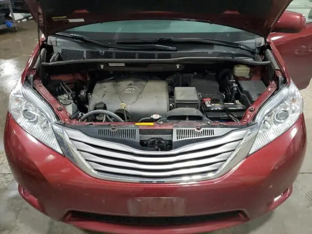 2017 TOYOTA SIENNA XLE  