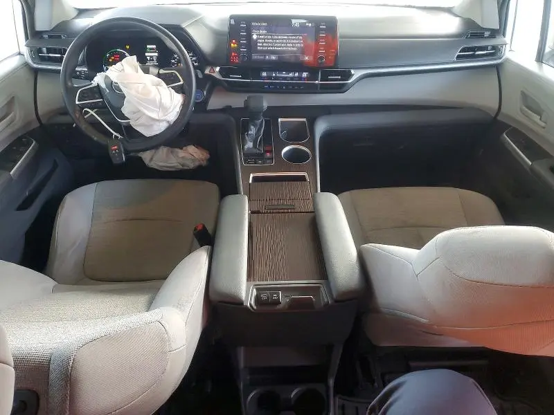 2021 TOYOTA SIENNA LE 8-PASSENGER  