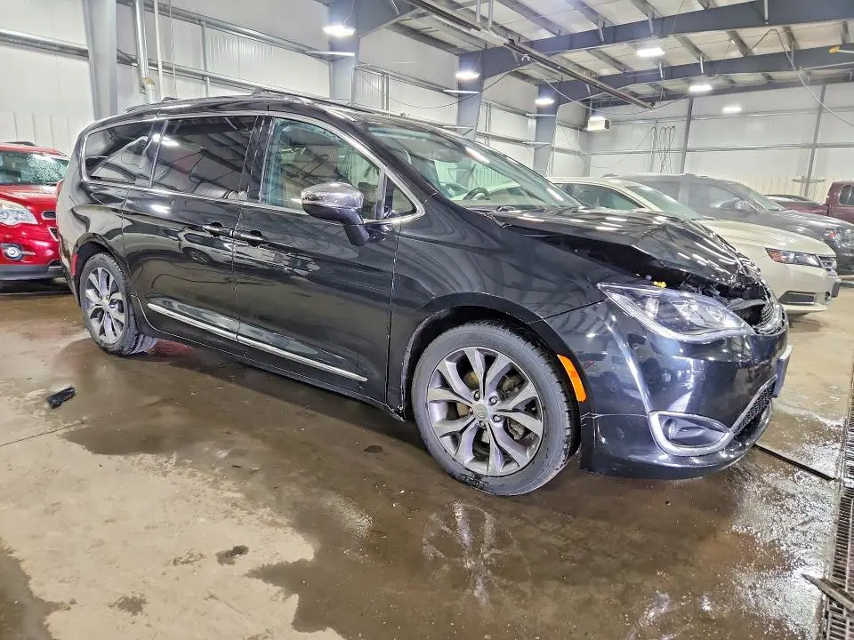 2017 CHRYSLER PACIFICA LIMITED  