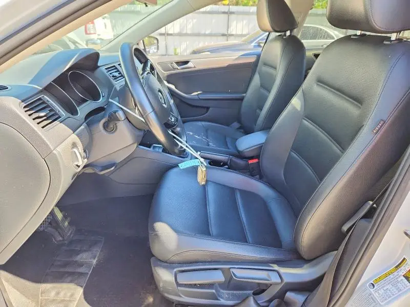 2017 VOLKSWAGEN JETTA SE  