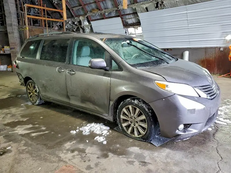 2011 TOYOTA SIENNA XLE  