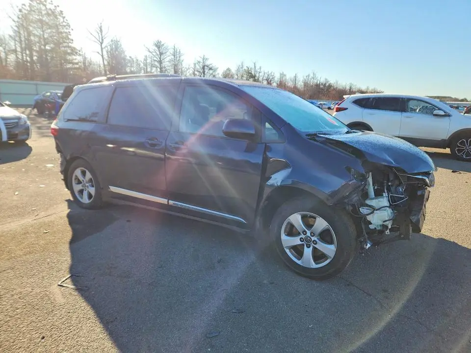 2018 TOYOTA SIENNA LE 8-PASSENGER  