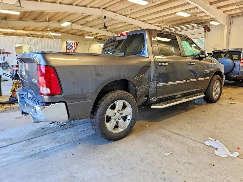 2016 RAM 1500 SLT  