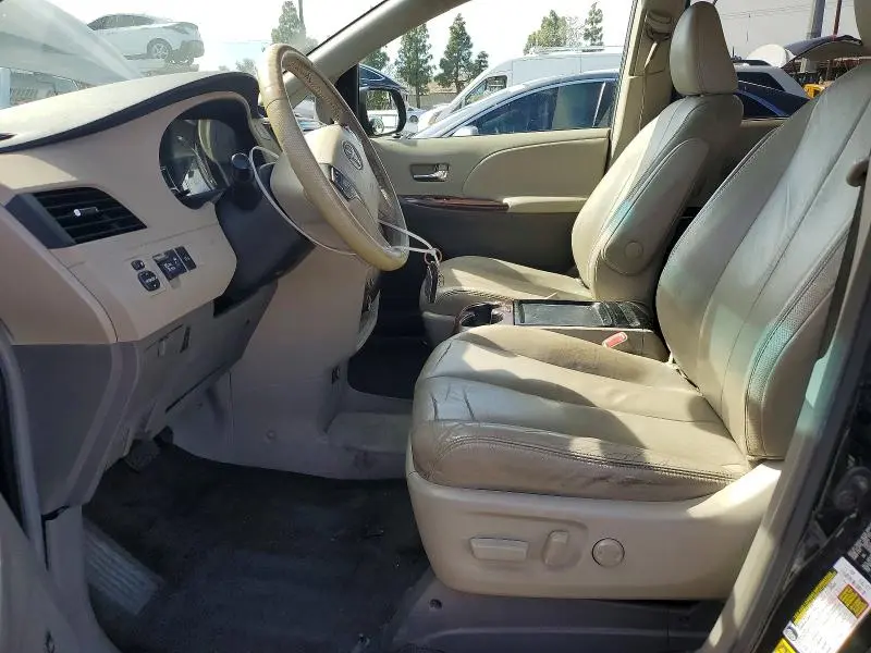 2011 TOYOTA SIENNA XLE  