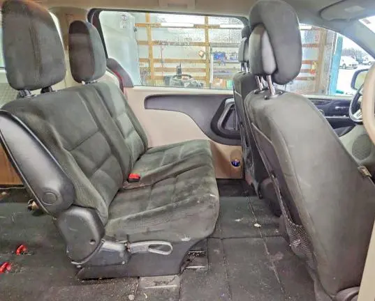 2015 DODGE GRAND CARAVAN SE  