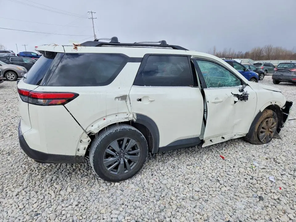2022 NISSAN PATHFINDER SV  