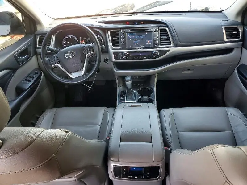 2017 TOYOTA HIGHLANDER XLE  