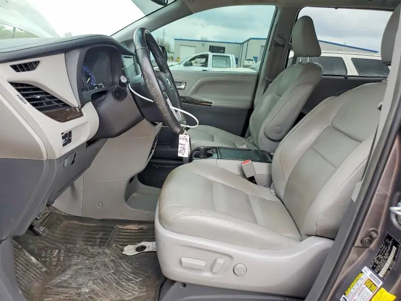 2019 TOYOTA SIENNA XLE PREMIUM 8-PASSENGER  