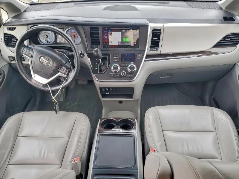 2016 TOYOTA SIENNA XLE  