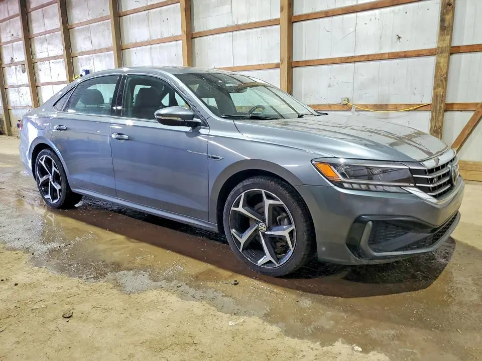 2021 VOLKSWAGEN PASSAT   