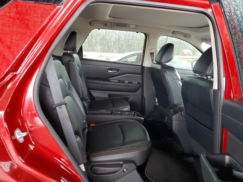 2022 NISSAN PATHFINDER SL  