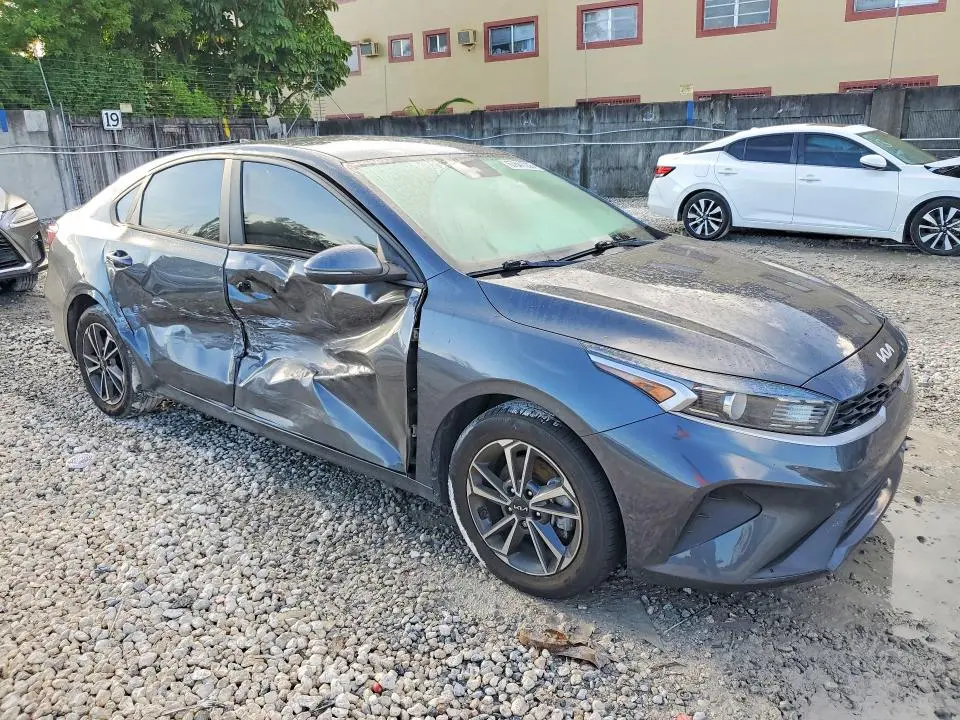 2022 KIA FORTE LXS  