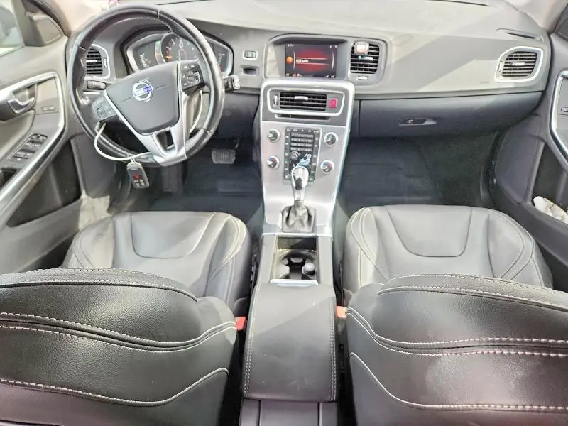 2018 VOLVO V60 T5 DYNAMIC  