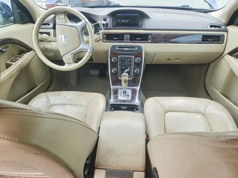 2012 VOLVO XC70 3.2  