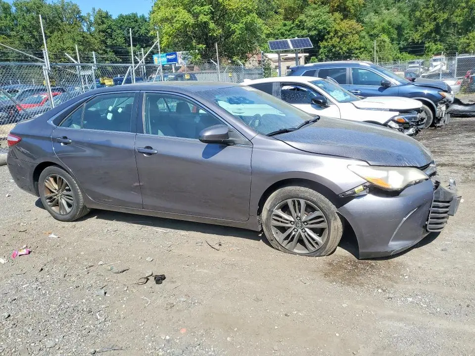 2016 TOYOTA CAMRY SE  