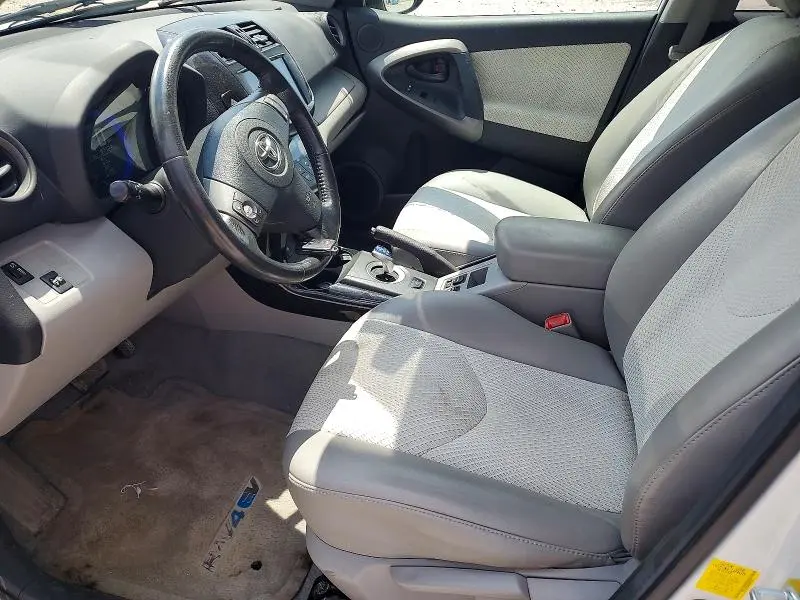 2013 TOYOTA RAV4 EV BASE  