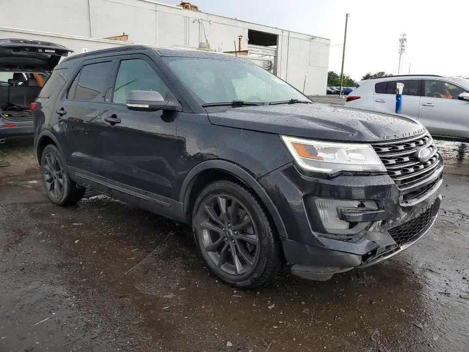 2017 FORD EXPLORER XLT  