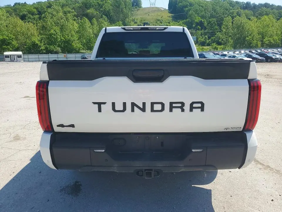 2026 TOYOTA TUNDRA SR5  