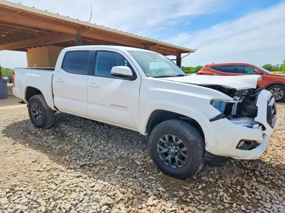 2022 TOYOTA TACOMA SR5 V6  