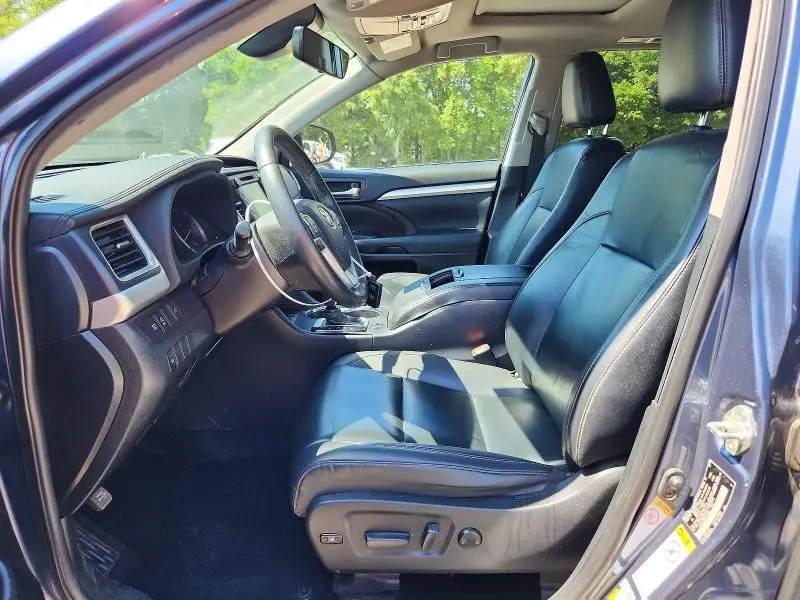 2019 TOYOTA HIGHLANDER XLE  