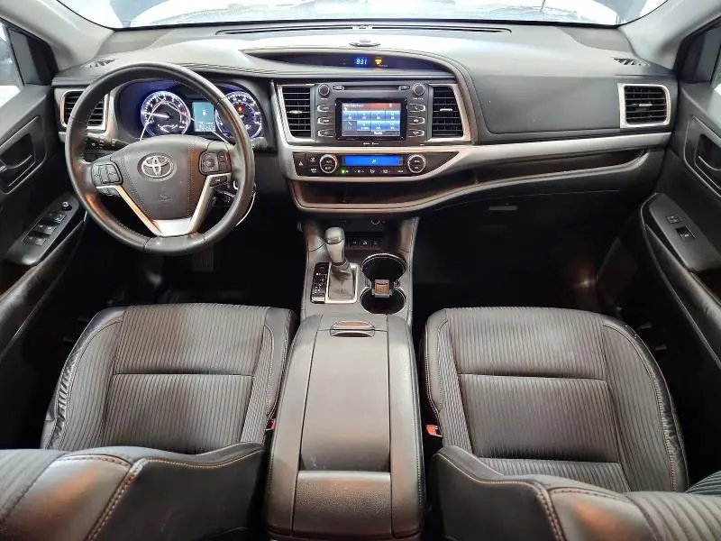 2015 TOYOTA HIGHLANDER LE PLUS  
