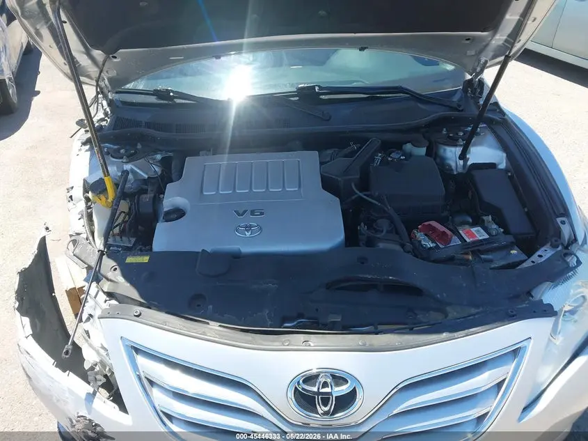 2010 TOYOTA CAMRY XLE V6