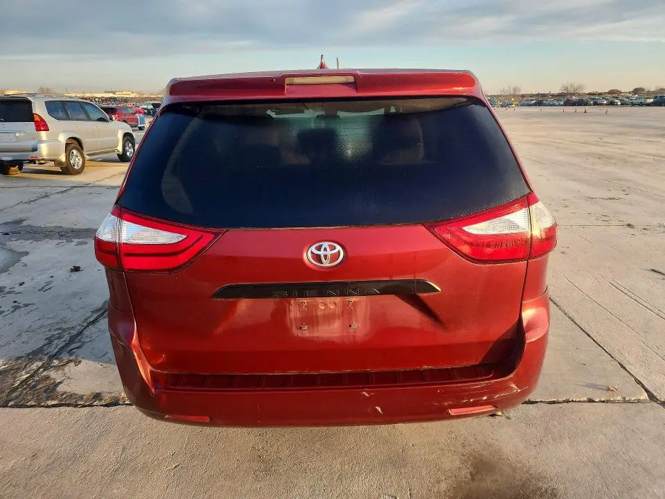 2019 TOYOTA SIENNA   