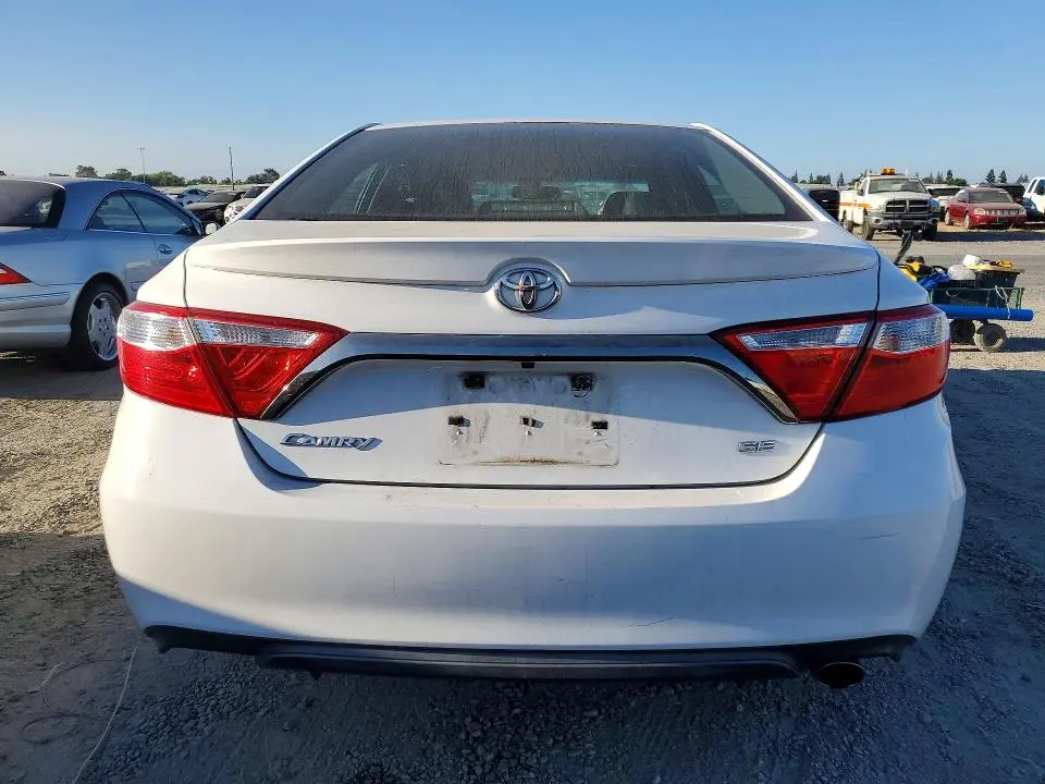 2015 TOYOTA CAMRY SE  