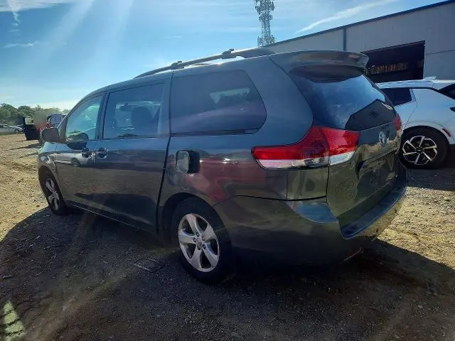 2013 TOYOTA SIENNA LE  