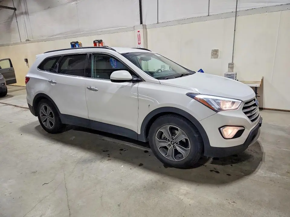 2016 HYUNDAI SANTA FE SE  
