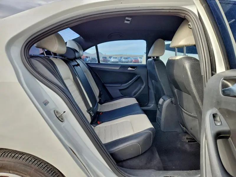 2016 VOLKSWAGEN JETTA SPORT  