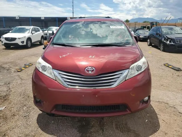 2017 TOYOTA SIENNA XLE  
