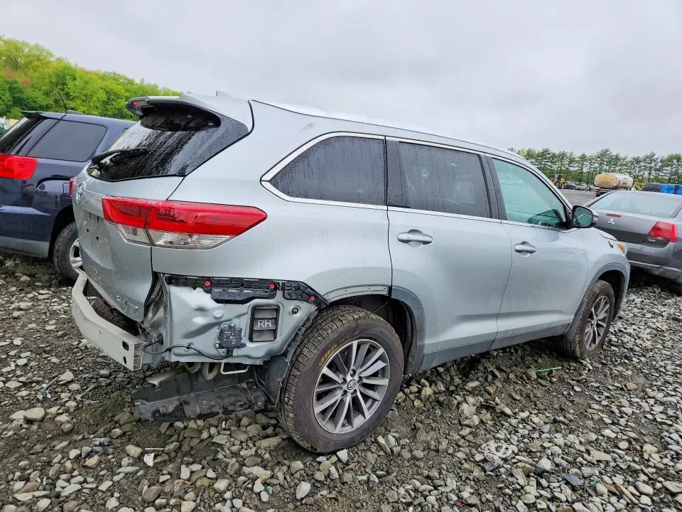 2019 TOYOTA HIGHLANDER XLE  