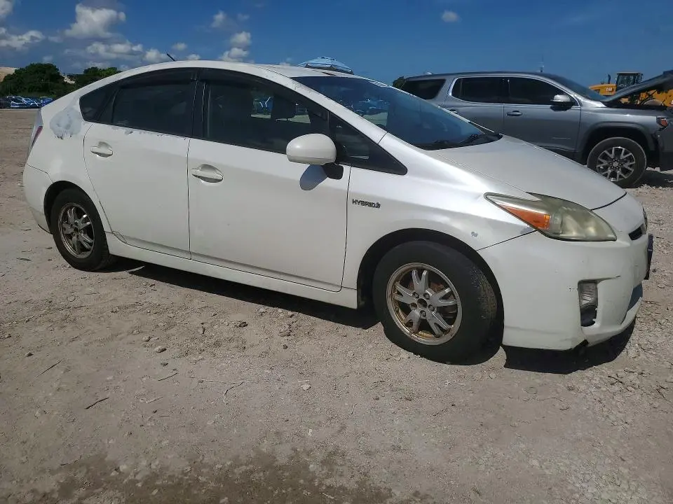 2010 TOYOTA PRIUS III  