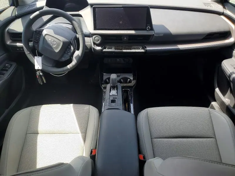 2023 TOYOTA PRIUS XLE  