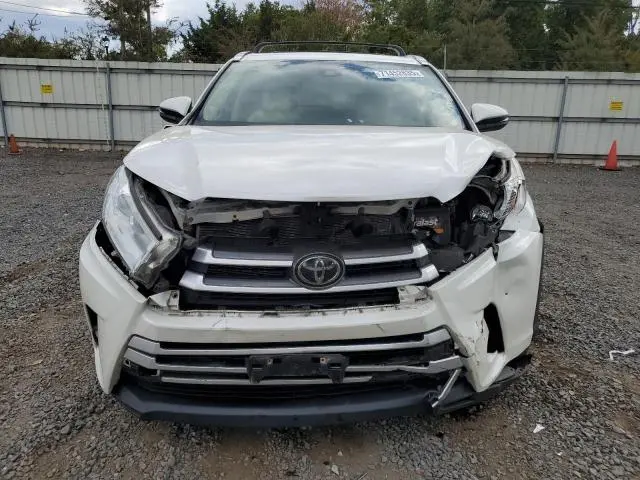 2018 TOYOTA HIGHLANDER SE  