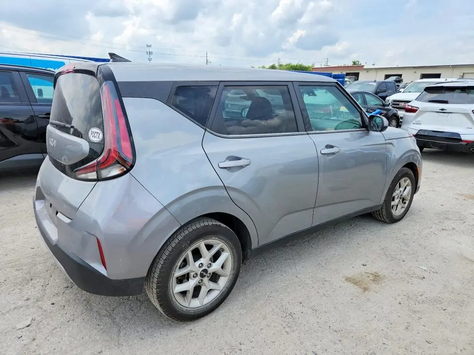 2023 KIA SOUL LX  