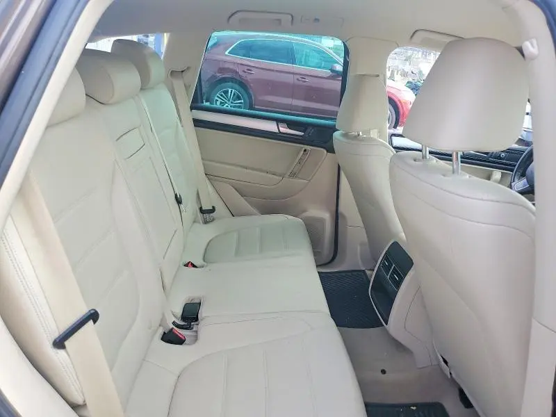 2011 VOLKSWAGEN TOUAREG V6 TDI  