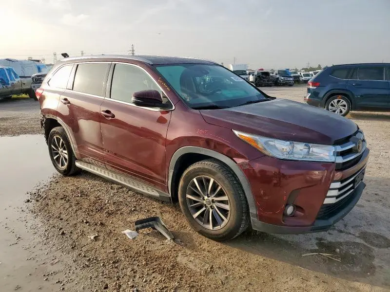 2018 TOYOTA HIGHLANDER SE  