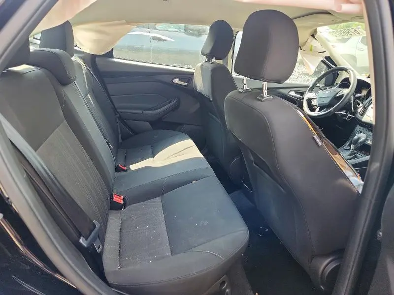 2017 FORD FOCUS SE  