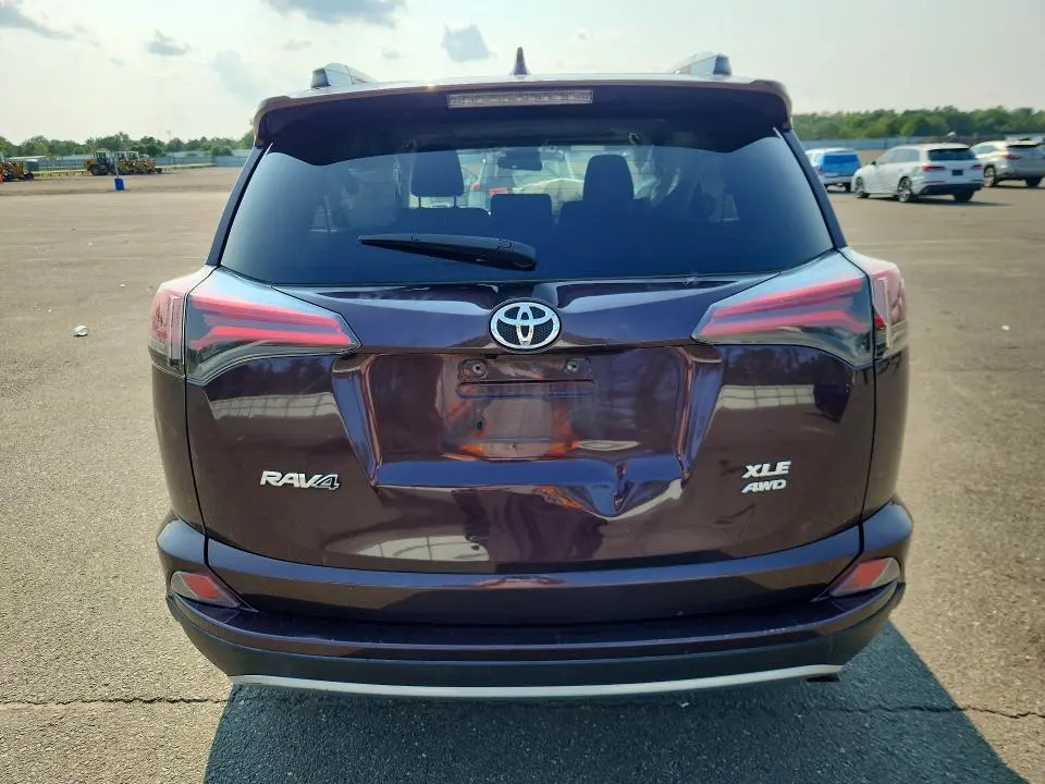 2018 TOYOTA RAV4 XLE  