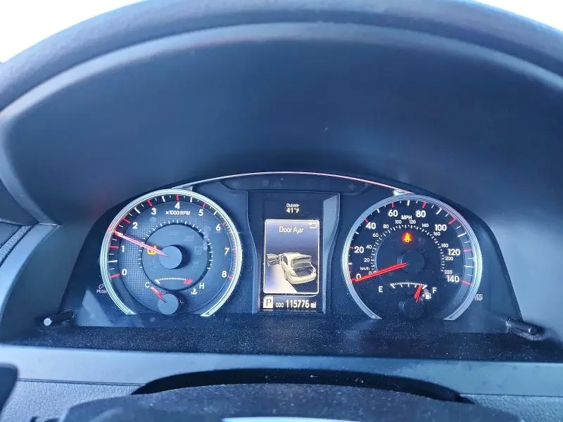 2015 TOYOTA CAMRY SE  