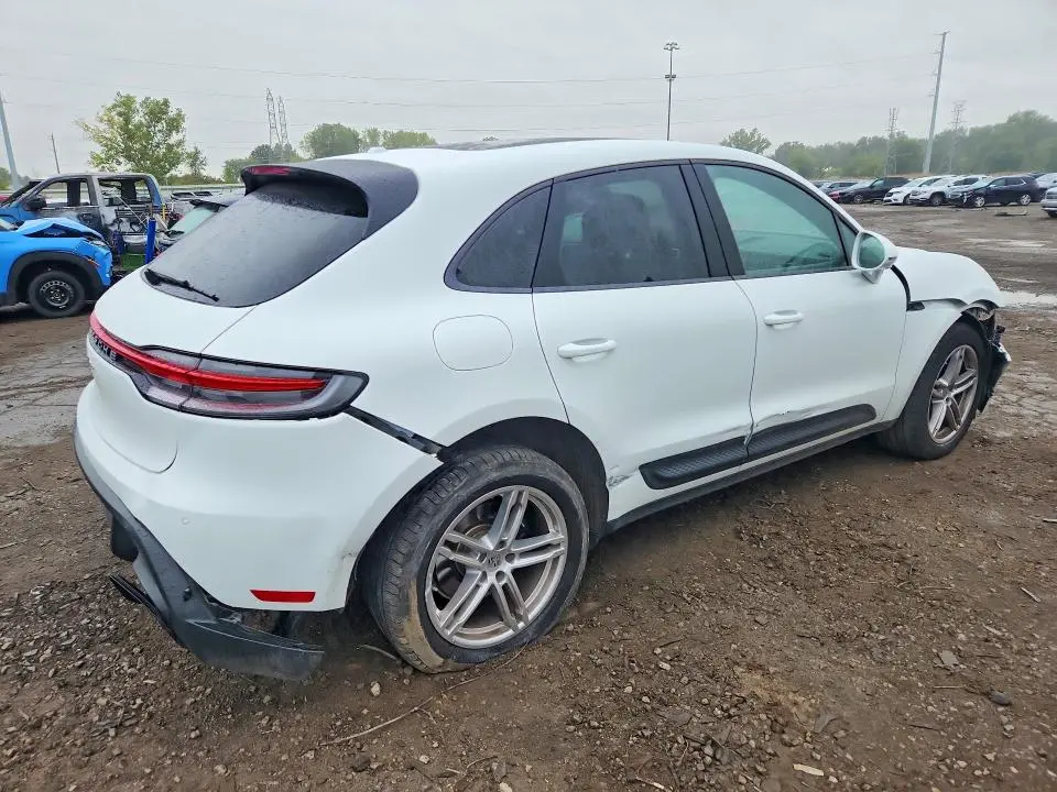 2025 PORSCHE MACAN BASE  