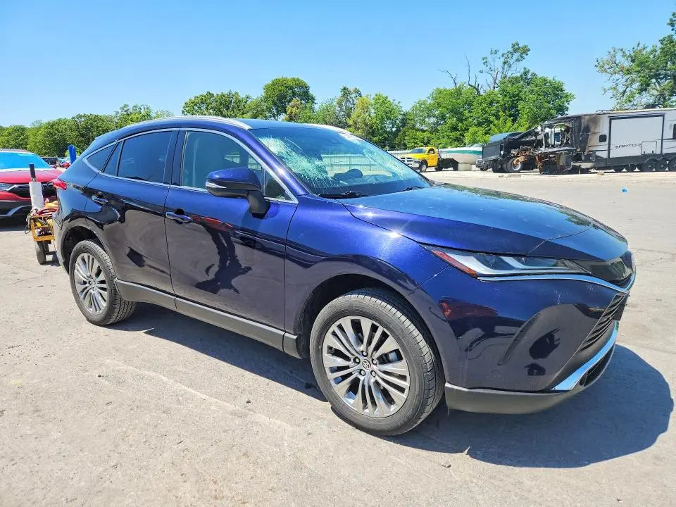 2022 TOYOTA VENZA XLE  