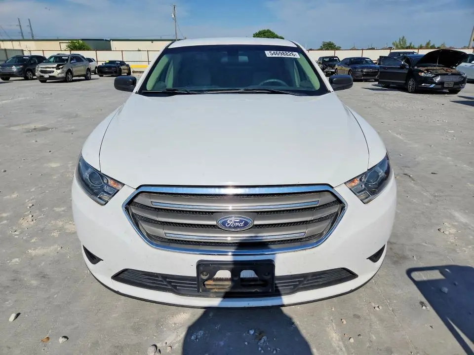 2018 FORD TAURUS SE  