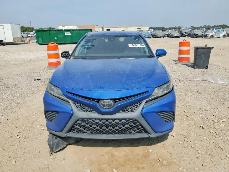 2019 TOYOTA CAMRY SE  