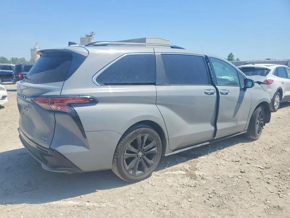 2024 TOYOTA SIENNA XSE  