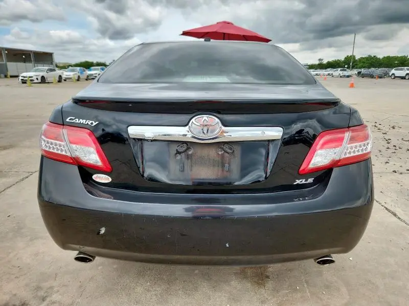 2011 TOYOTA CAMRY SE  