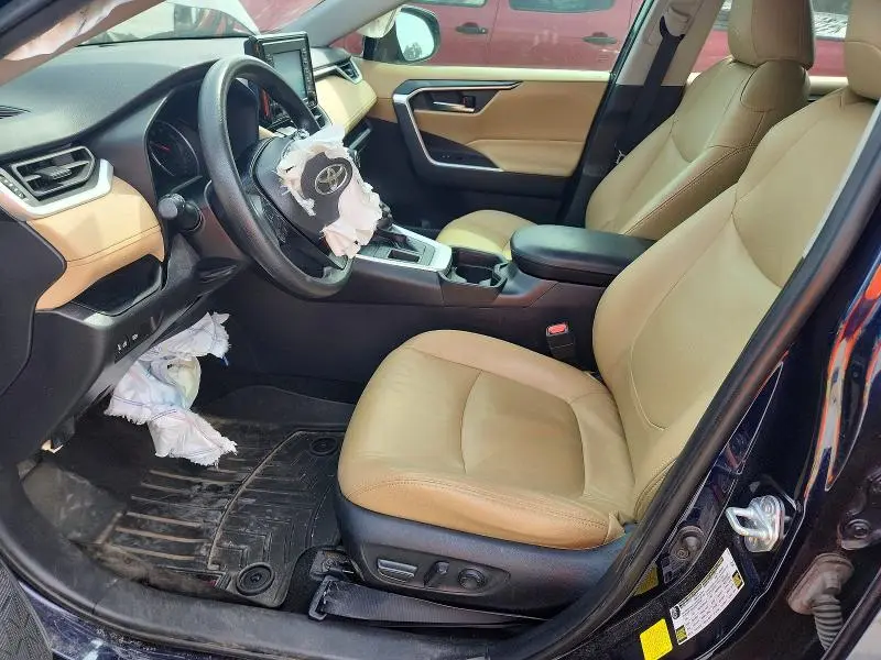 2021 TOYOTA RAV4 XLE  